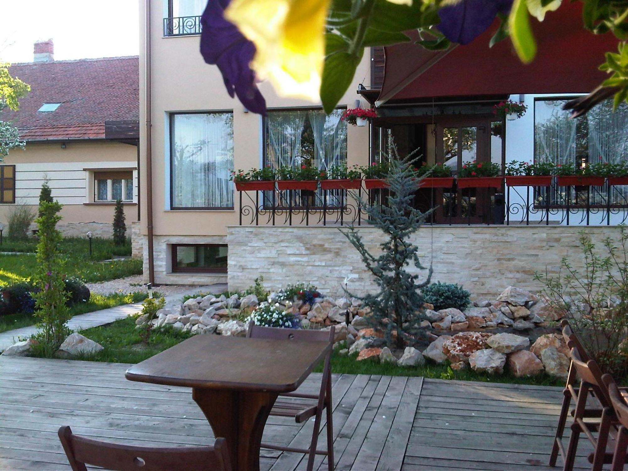 Stupina Hotel Brasov Exterior photo